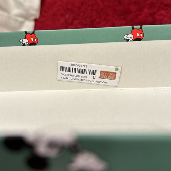Gucci x Disney Zip Wallet - Picture 6 of 8